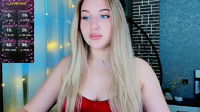 Snapshot of Evacadooo chatting on November 2025 04:45:01 AM Evacadooo online show from November 2025 04:45:01 AM