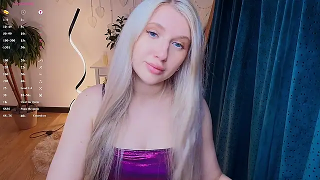 Evacadooo online show from May 2026 02:59:01 AM