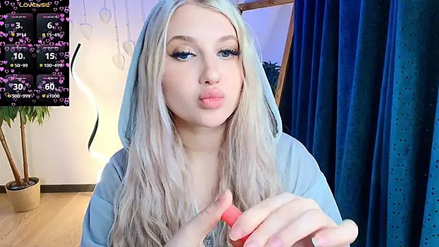 Evacadooo online show from February 2026 02:40:02 AM