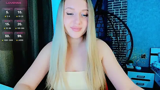 Snapshot of Evacadooo chatting on September 2025 05:58:01 AM Evacadooo online show from September 2025 05:58:01 AM