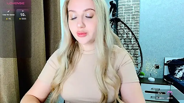 Snapshot of Evacadooo chatting on September 2025 01:49:02 AM Evacadooo online show from September 2025 01:49:02 AM