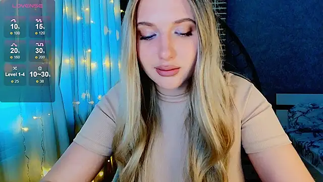 Snapshot of Evacadooo chatting on October 2025 04:46:01 AM Evacadooo online show from October 2025 04:46:01 AM