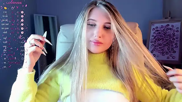 Snapshot of Evacadooo chatting on March 2025 06:03:01 AM Evacadooo online show from March 2025 06:03:01 AM