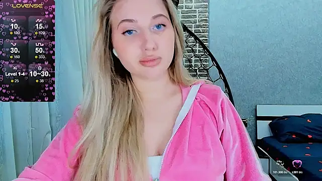 Snapshot of Evacadooo chatting on October 2025 10:58:01 AM Evacadooo online show from October 2025 10:58:01 AM