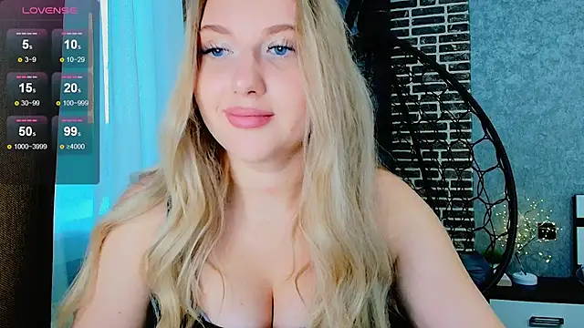 Snapshot of Evacadooo chatting on September 2025 03:24:02 AM Evacadooo online show from September 2025 03:24:02 AM