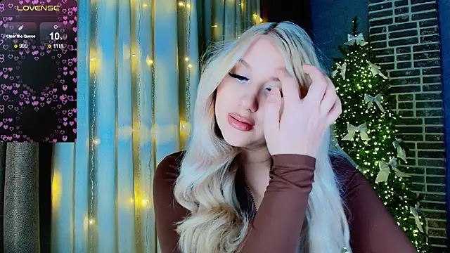 Evacadooo online show from December 2025 10:29:02 AM