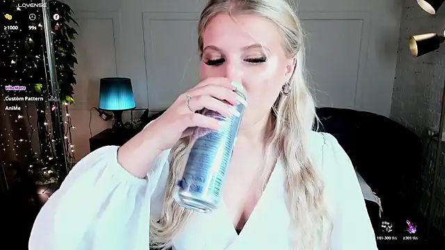 Evacadooo online show from March 2026 02:39:02 AM