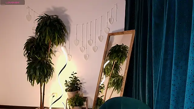 Evacadooo online show from April 2026 02:34:01 AM