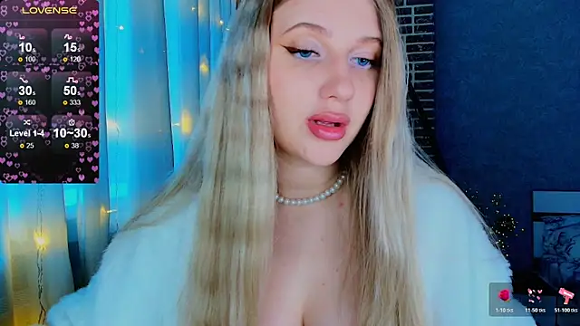 Snapshot of Evacadooo chatting on November 2025 03:21:02 AM Evacadooo online show from November 2025 03:21:02 AM