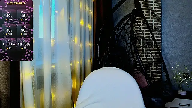 Snapshot of Evacadooo chatting on November 2025 02:05:01 AM Evacadooo online show from November 2025 02:05:01 AM