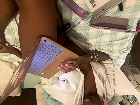 Snapshot of iveedie017 chatting on December 2024 08:49:02 PM iveedie017 online show from December 2024 08:49:02 PM