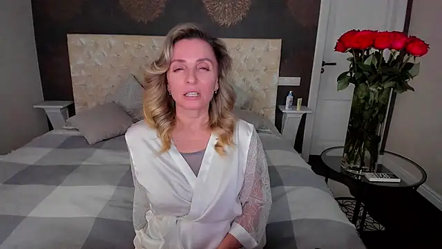 Snapshot of AllisonWilliams chatting on September 2025 05:02:01 PM AllisonWilliams online show from September 2025 05:02:01 PM