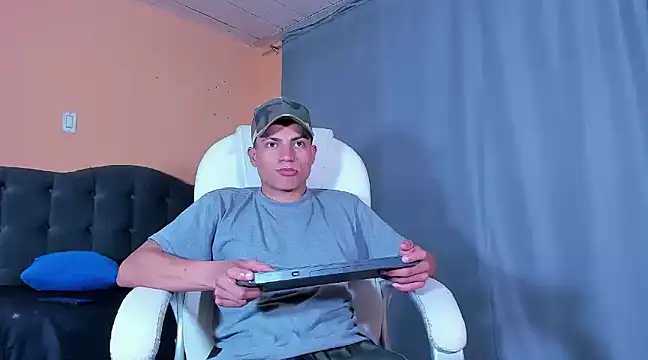 Andres thompson22 online show from January 2025 10:52:01 PM