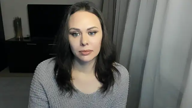 MollyCheiz online show from November 2025 01:44:01 PM