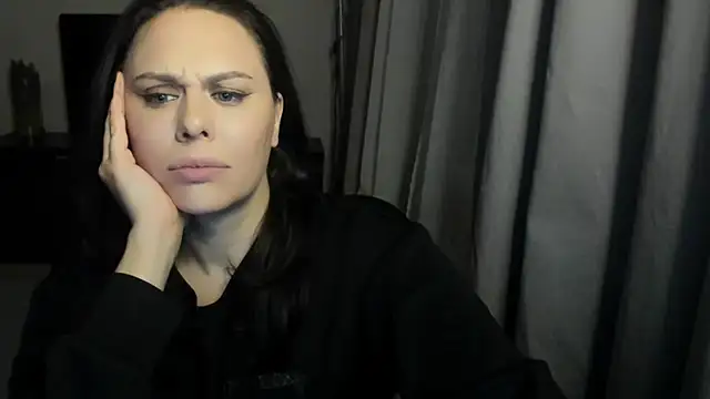 MollyCheiz online show from December 2025 10:10:02 PM