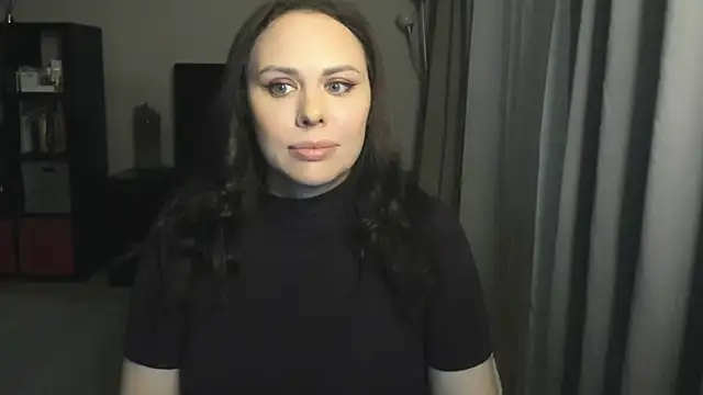 MollyCheiz online show from April 2026 06:00:02 PM