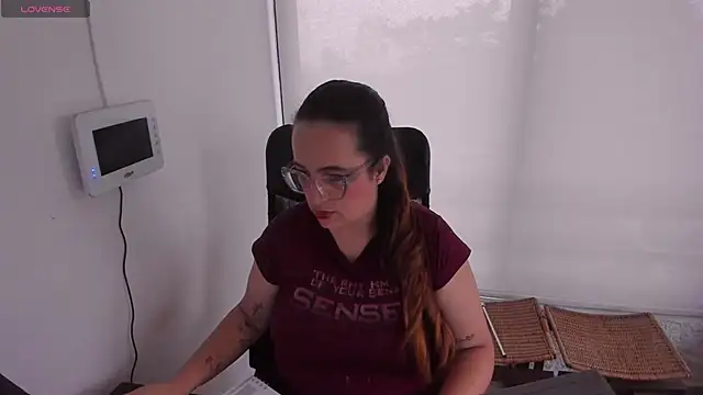 Snapshot of sussan_miller_ chatting on November 2025 09:15:01 PM sussan miller online show from November 2025 09:15:01 PM