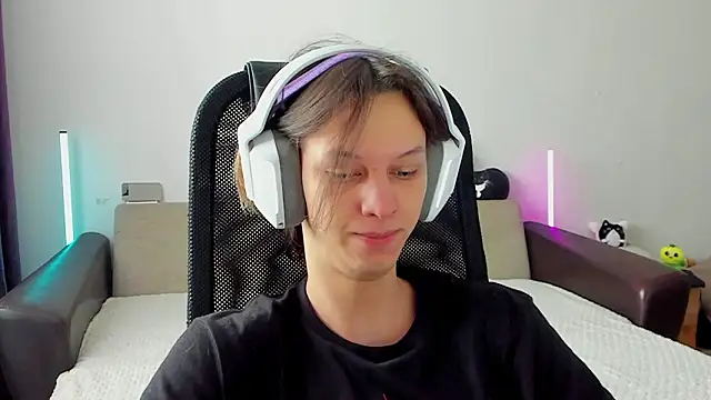 Ostin meow online show from February 2026 07:41:02 AM