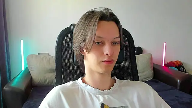 Snapshot of Ostin_meow chatting on May 2026 08:10:02 AM Ostin meow online show from May 2026 08:10:02 AM