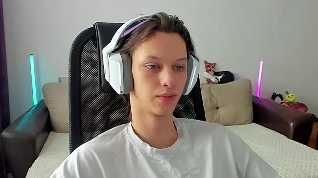 Ostin meow online show from February 2026 08:06:01 AM