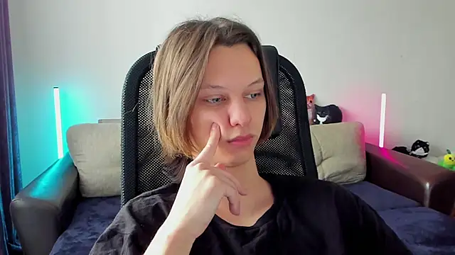 Ostin meow online show from April 2026 08:54:01 AM