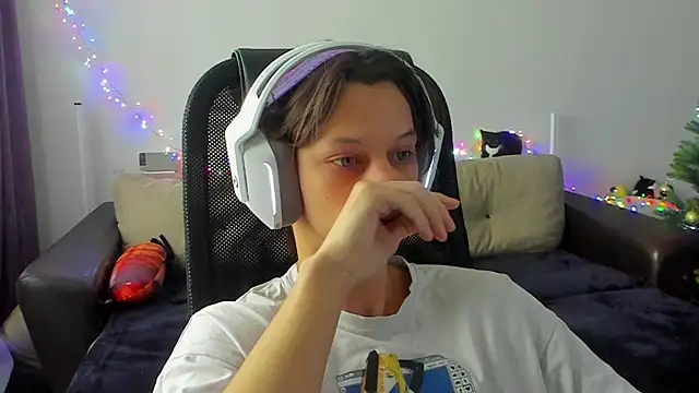 Ostin meow online show from December 2025 05:30:02 AM