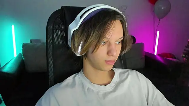 Ostin meow online show from January 2026 01:18:01 PM