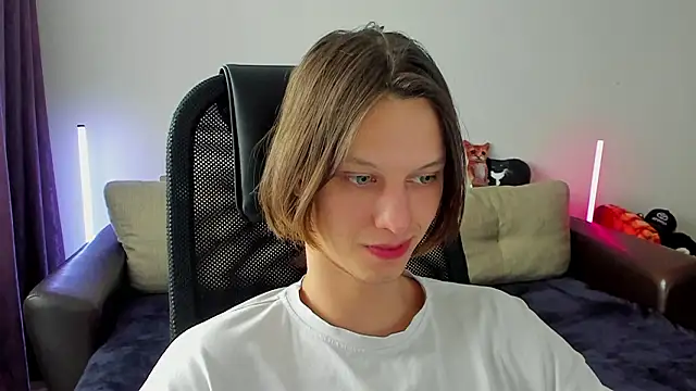 Ostin meow online show from March 2026 05:44:01 AM