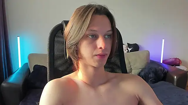 Snapshot of Ostin_meow chatting on July 2026 01:44:01 PM Ostin meow online show from July 2026 01:44:01 PM
