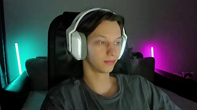 Ostin meow online show from February 2026 01:20:01 PM