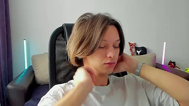 Ostin meow online show from March 2026 04:18:01 AM