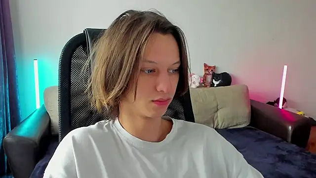 Ostin meow online show from April 2026 10:29:01 AM