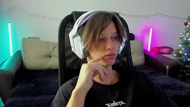 Ostin meow online show from December 2025 05:10:02 AM