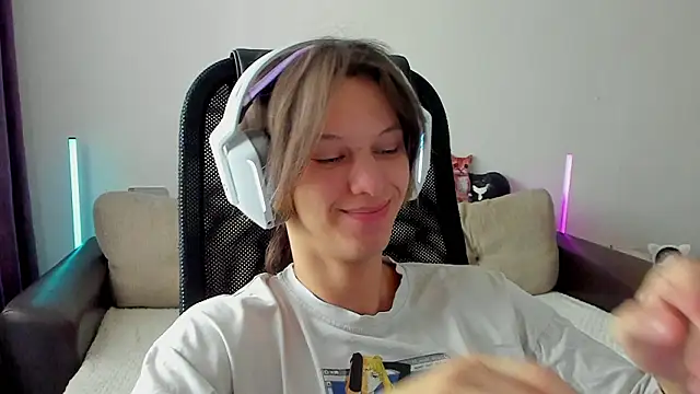 Ostin meow online show from February 2026 04:54:01 AM