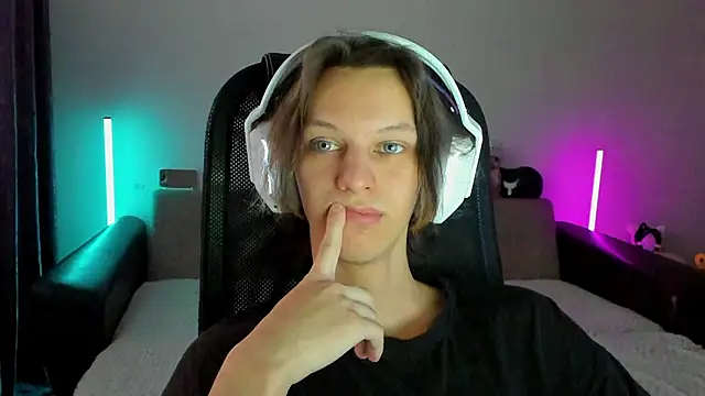 Ostin meow online show from February 2026 11:42:02 AM