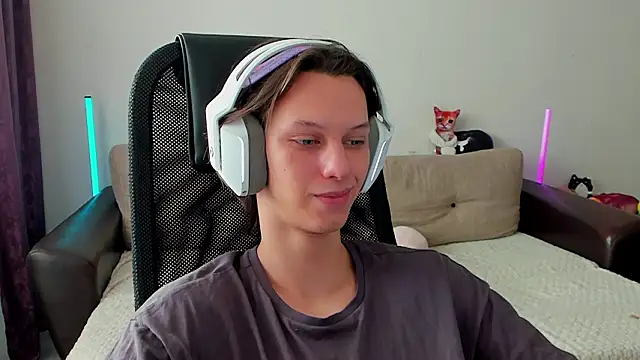 Ostin meow online show from February 2026 10:17:02 AM