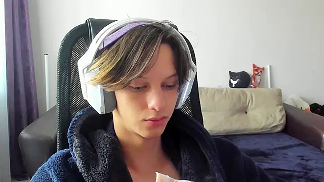 Ostin meow online show from October 2025 07:18:02 AM