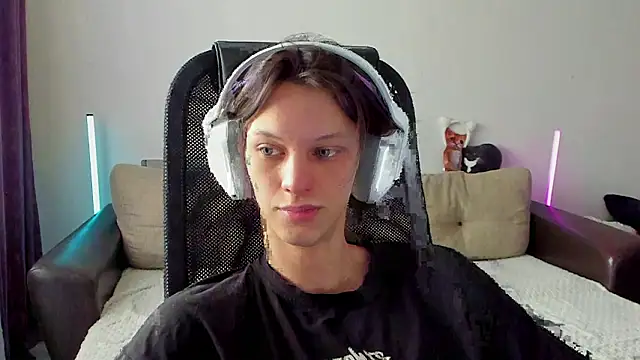 Ostin meow online show from February 2026 06:42:01 AM