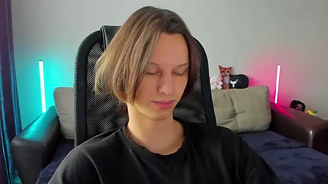 Ostin meow online show from March 2026 02:22:01 AM