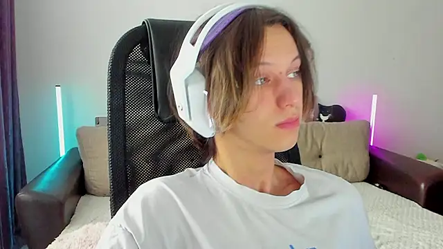 Ostin meow online show from February 2026 07:39:01 AM