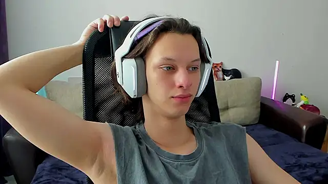 Ostin meow online show from February 2026 08:03:02 AM