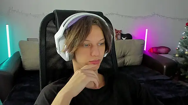 Ostin meow online show from December 2025 06:40:01 AM