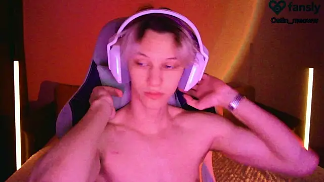 Snapshot of Ostin_meow chatting on March 2025 01:35:02 PM Ostin meow online show from March 2025 01:35:02 PM