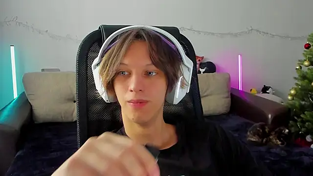 Ostin meow online show from December 2025 06:04:01 AM