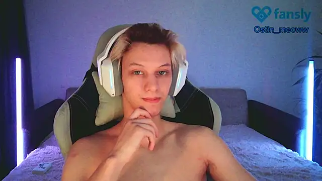 Snapshot of Ostin_meow chatting on February 2025 12:57:02 PM Ostin meow online show from February 2025 12:57:02 PM