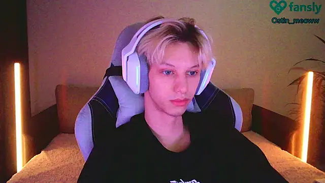 Snapshot of Ostin_meow chatting on February 2025 01:25:01 PM Ostin meow online show from February 2025 01:25:01 PM