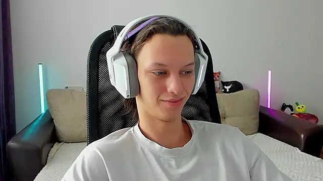 Ostin meow online show from February 2026 07:53:01 AM