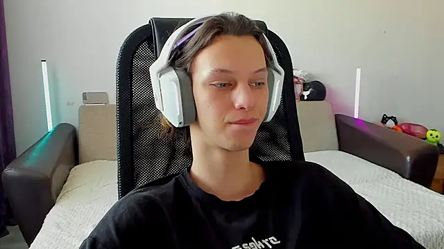 Ostin meow online show from February 2026 05:15:01 AM