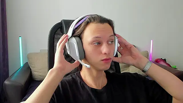 Ostin meow online show from March 2026 07:05:01 AM