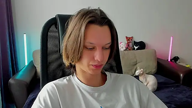 Ostin meow online show from April 2026 09:49:01 AM